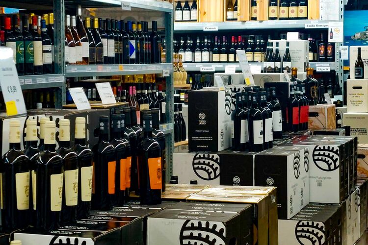 SIRO Vinoteca / SIRO Supermercato in Traunstein